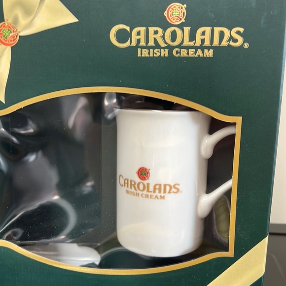 New Carolyn’s Gift Box - Picture 2 of 6